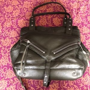 Spacious bag— in moss green.